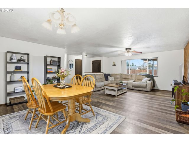 224 6TH St, Dayton, OR 97114