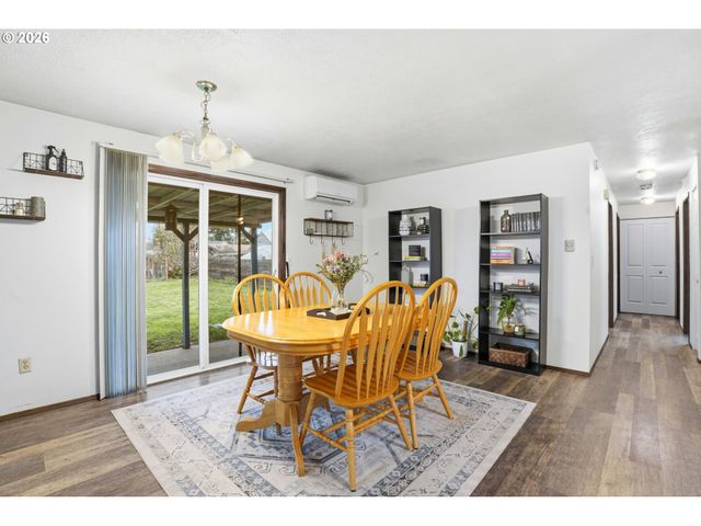 224 6TH St, Dayton, OR 97114