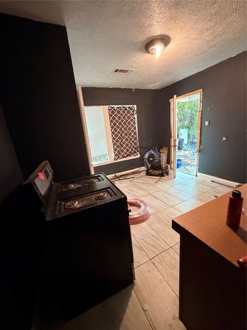 1531 Padgitt Avenue, Dallas, TX 75203
