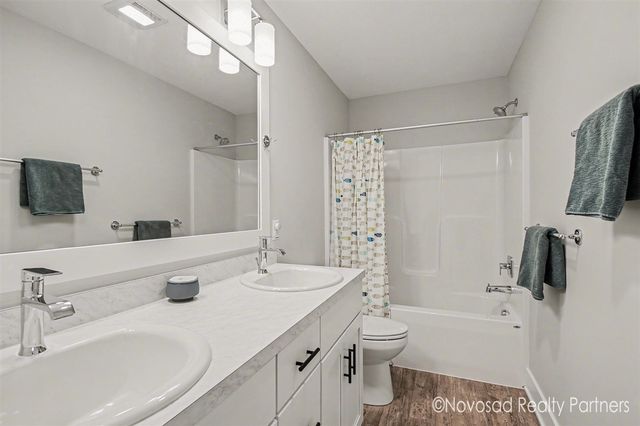 7952 Greendale Drive, Byron Center, MI 49315