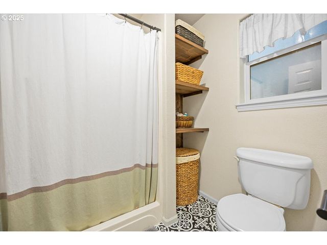 337 ARVILLA Ct, Sutherlin, OR 97479