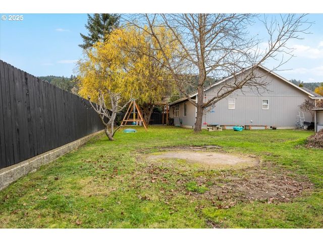 337 ARVILLA Ct, Sutherlin, OR 97479