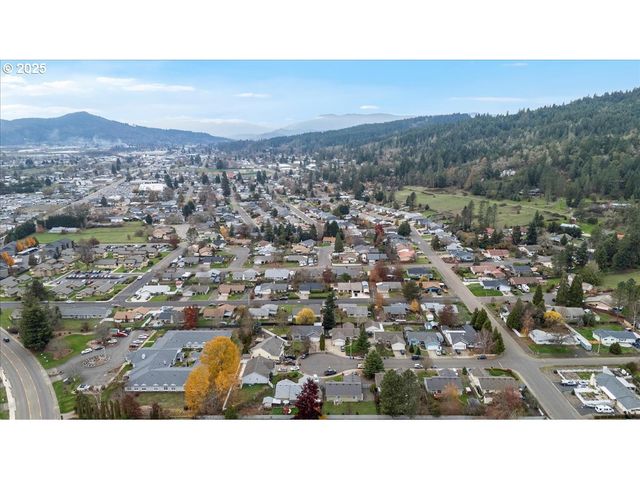 337 ARVILLA Ct, Sutherlin, OR 97479