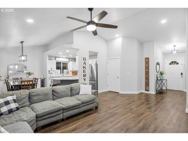 337 ARVILLA Ct, Sutherlin, OR 97479