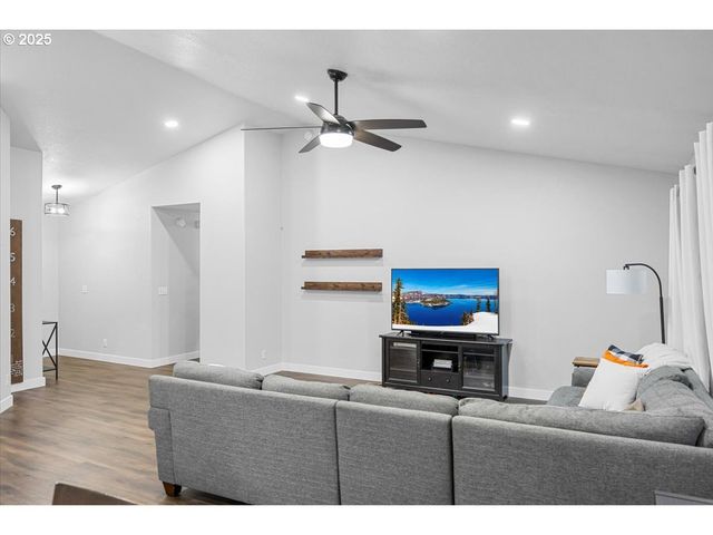 337 ARVILLA Ct, Sutherlin, OR 97479