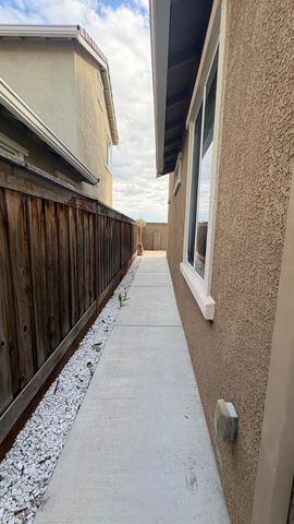 2260 Gallery Dr, Riverbank, CA 95367