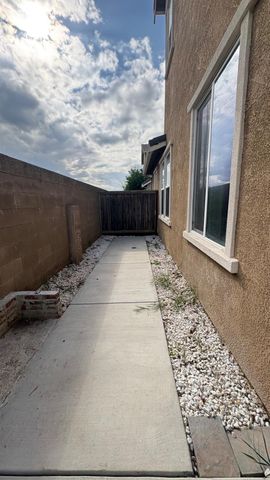 2260 Gallery Dr, Riverbank, CA 95367