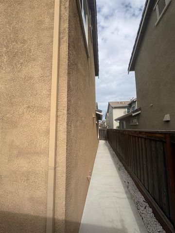 2260 Gallery Dr, Riverbank, CA 95367