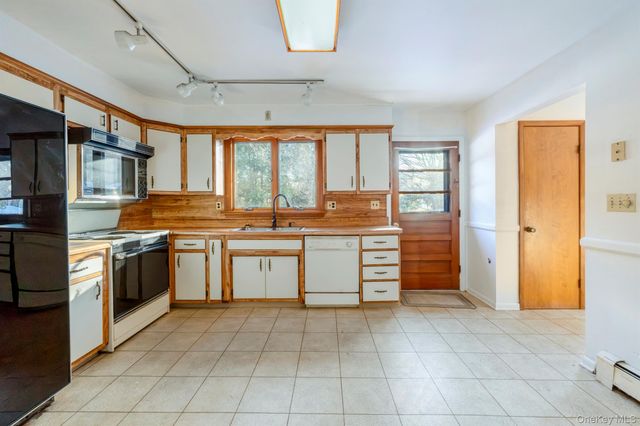 609 New Paltz Road, Highland, NY 12528