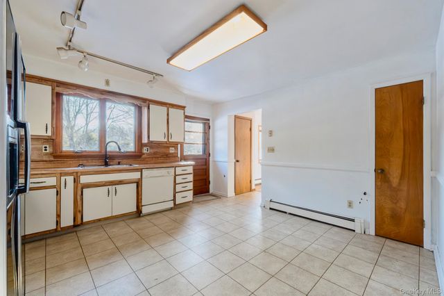 609 New Paltz Road, Highland, NY 12528