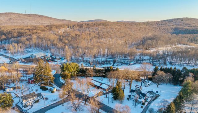 609 New Paltz Road, Highland, NY 12528