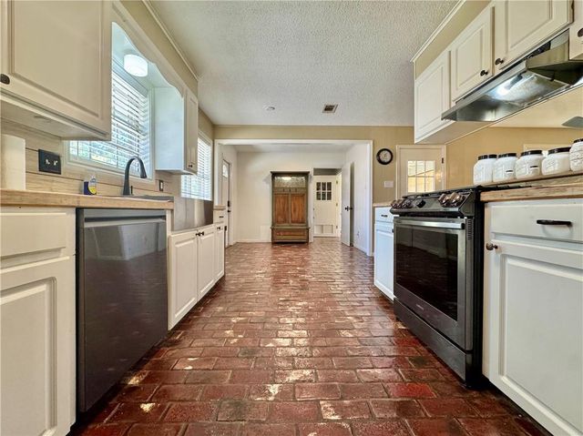 184 WOODCLIFF Circle, Pineville, LA 71360