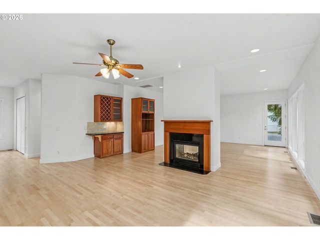 3582 EL DORADO Loop S, Salem, OR 97302