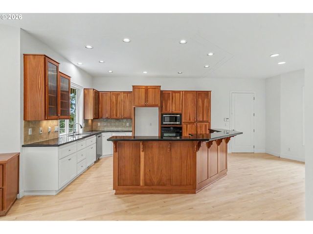 3582 EL DORADO Loop S, Salem, OR 97302