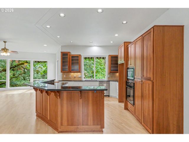 3582 EL DORADO Loop S, Salem, OR 97302