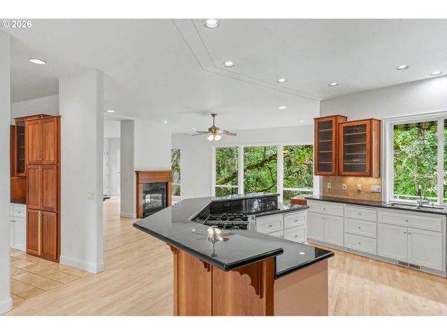 3582 EL DORADO Loop S, Salem, OR 97302