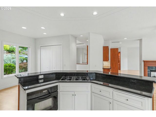 3582 EL DORADO Loop S, Salem, OR 97302