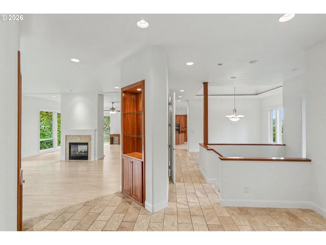 3582 EL DORADO Loop S, Salem, OR 97302