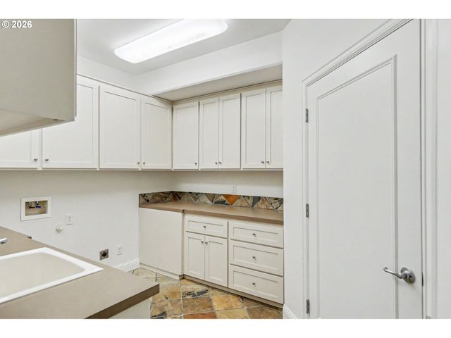 3582 EL DORADO Loop S, Salem, OR 97302