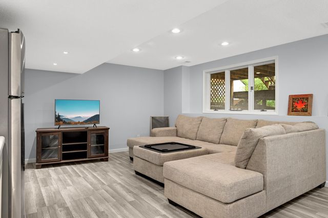 2152 15th Avenue E, North Saint Paul, MN 55109