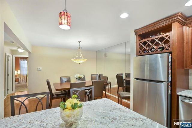 124 Falls Bridge Drive 629, Totowa, NJ 07512