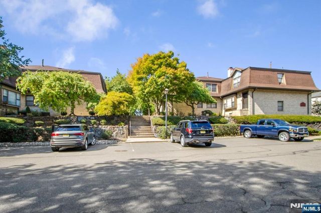 124 Falls Bridge Drive 629, Totowa, NJ 07512