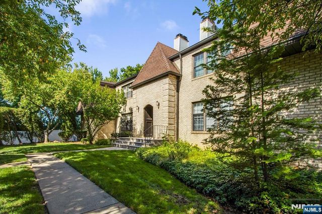 124 Falls Bridge Drive 629, Totowa, NJ 07512