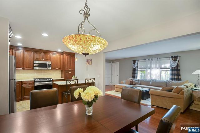 124 Falls Bridge Drive 629, Totowa, NJ 07512