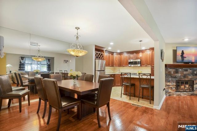 124 Falls Bridge Drive 629, Totowa, NJ 07512