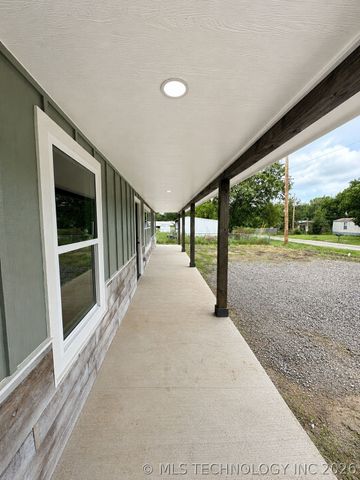 211 Manning Avenue, Caddo, OK 74729