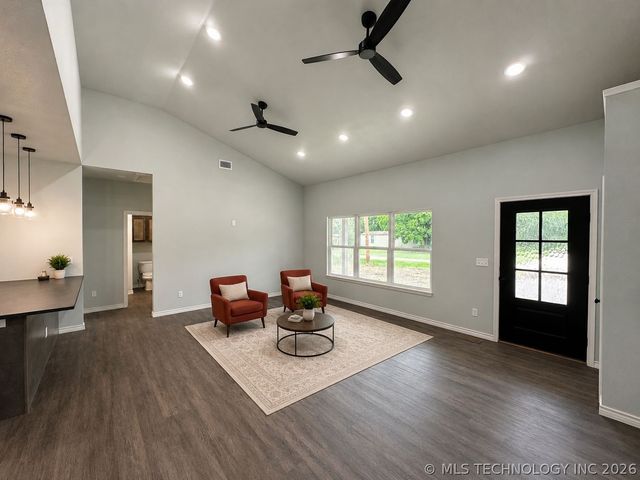 211 Manning Avenue, Caddo, OK 74729