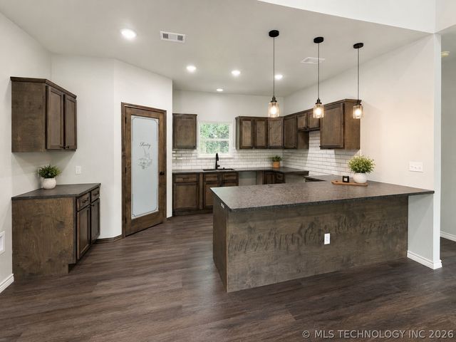 211 Manning Avenue, Caddo, OK 74729