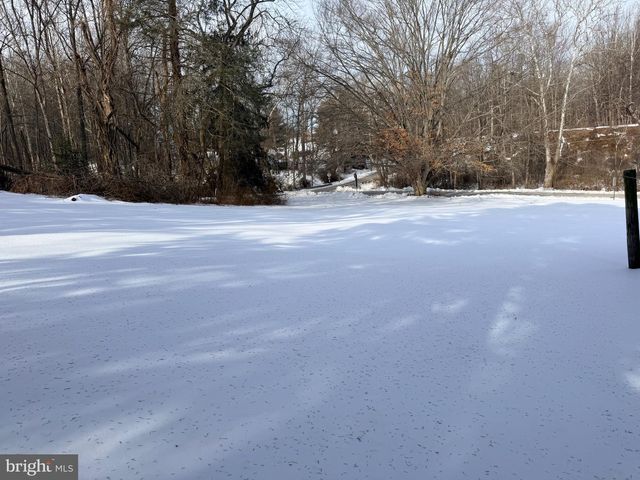 18 BOOKER RD, Delta, PA 17314