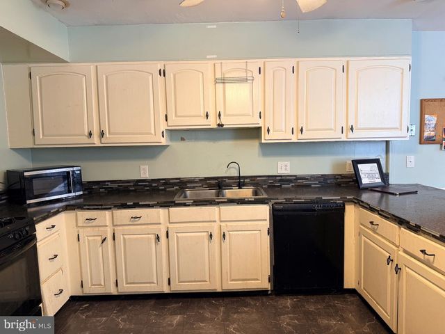 18 BOOKER RD, Delta, PA 17314