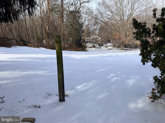 18 BOOKER RD, Delta, PA 17314