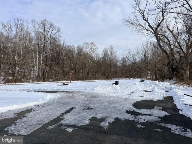 18 BOOKER RD, Delta, PA 17314