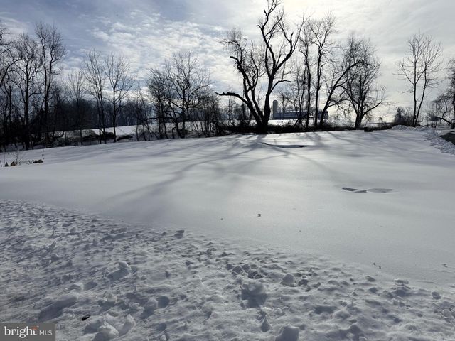 18 BOOKER RD, Delta, PA 17314