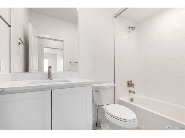 6153 N Ceylon St 3-303, Denver, CO 80249