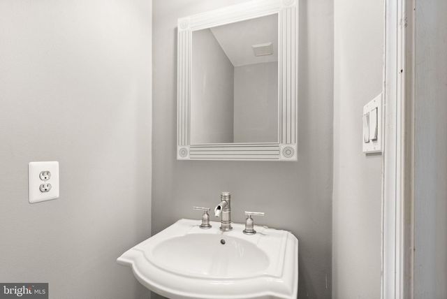 9041 CORIANDER CIR, Manassas, VA 20110