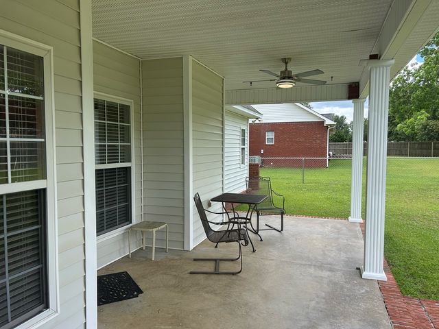 107 Asia Ct, Headland, AL 36345