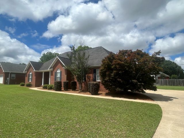 107 Asia Ct, Headland, AL 36345