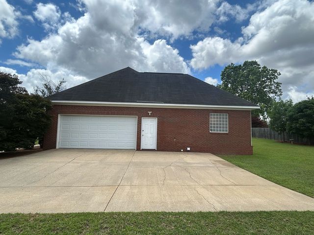 107 Asia Ct, Headland, AL 36345