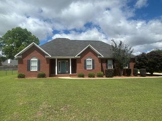 107 Asia Ct, Headland, AL 36345
