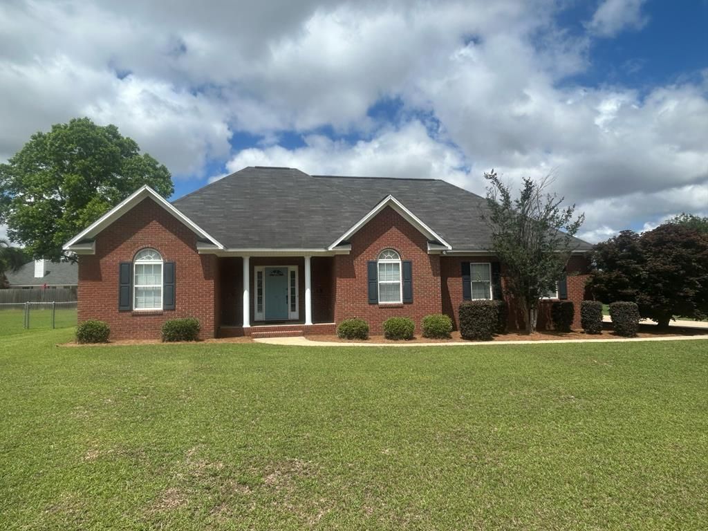 107 Asia Ct, Headland, AL 36345