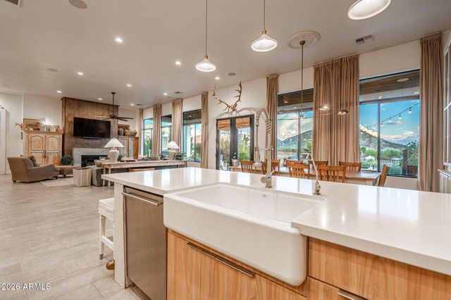 315 E SABROSA Drive, New River, AZ 85087