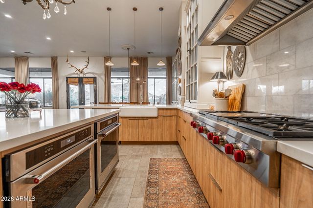 315 E SABROSA Drive, New River, AZ 85087