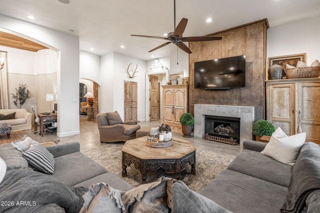 315 E SABROSA Drive, New River, AZ 85087