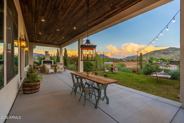315 E SABROSA Drive, New River, AZ 85087