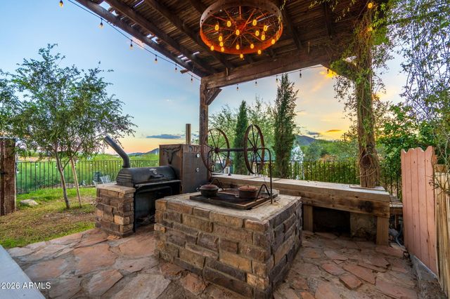 315 E SABROSA Drive, New River, AZ 85087