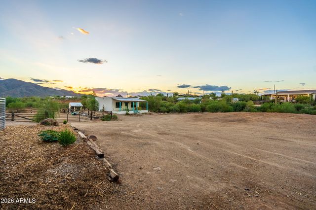 315 E SABROSA Drive, New River, AZ 85087